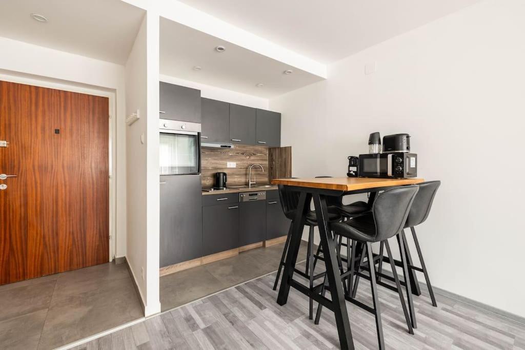 Cozy Renovated Apartment Close To Schoenbrunn Palace Vienna Exterior photo