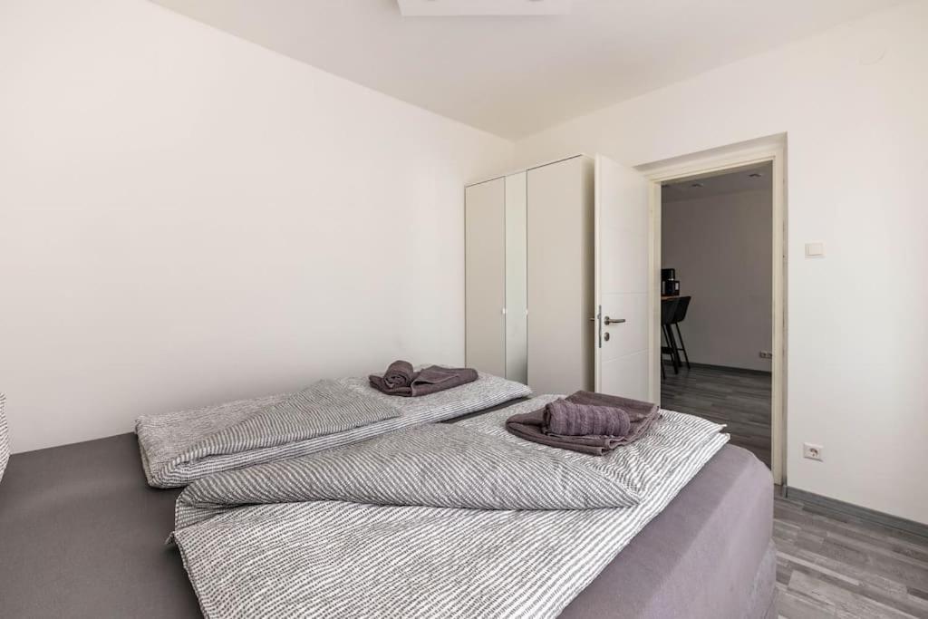 Cozy Renovated Apartment Close To Schoenbrunn Palace Vienna Exterior photo
