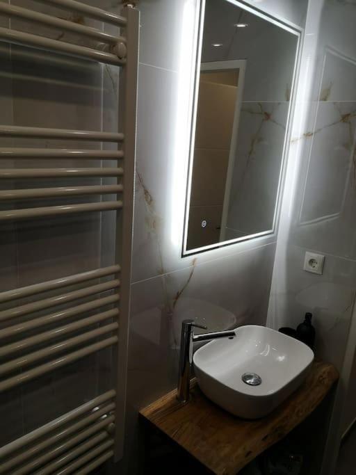 Cozy Renovated Apartment Close To Schoenbrunn Palace Vienna Exterior photo