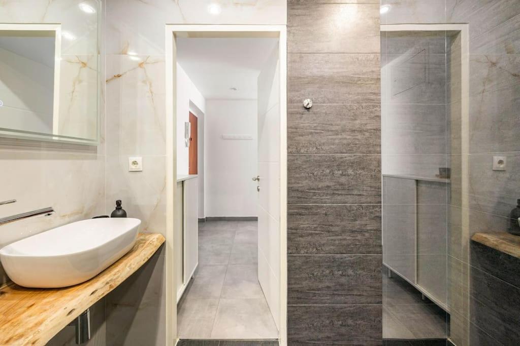 Cozy Renovated Apartment Close To Schoenbrunn Palace Vienna Exterior photo